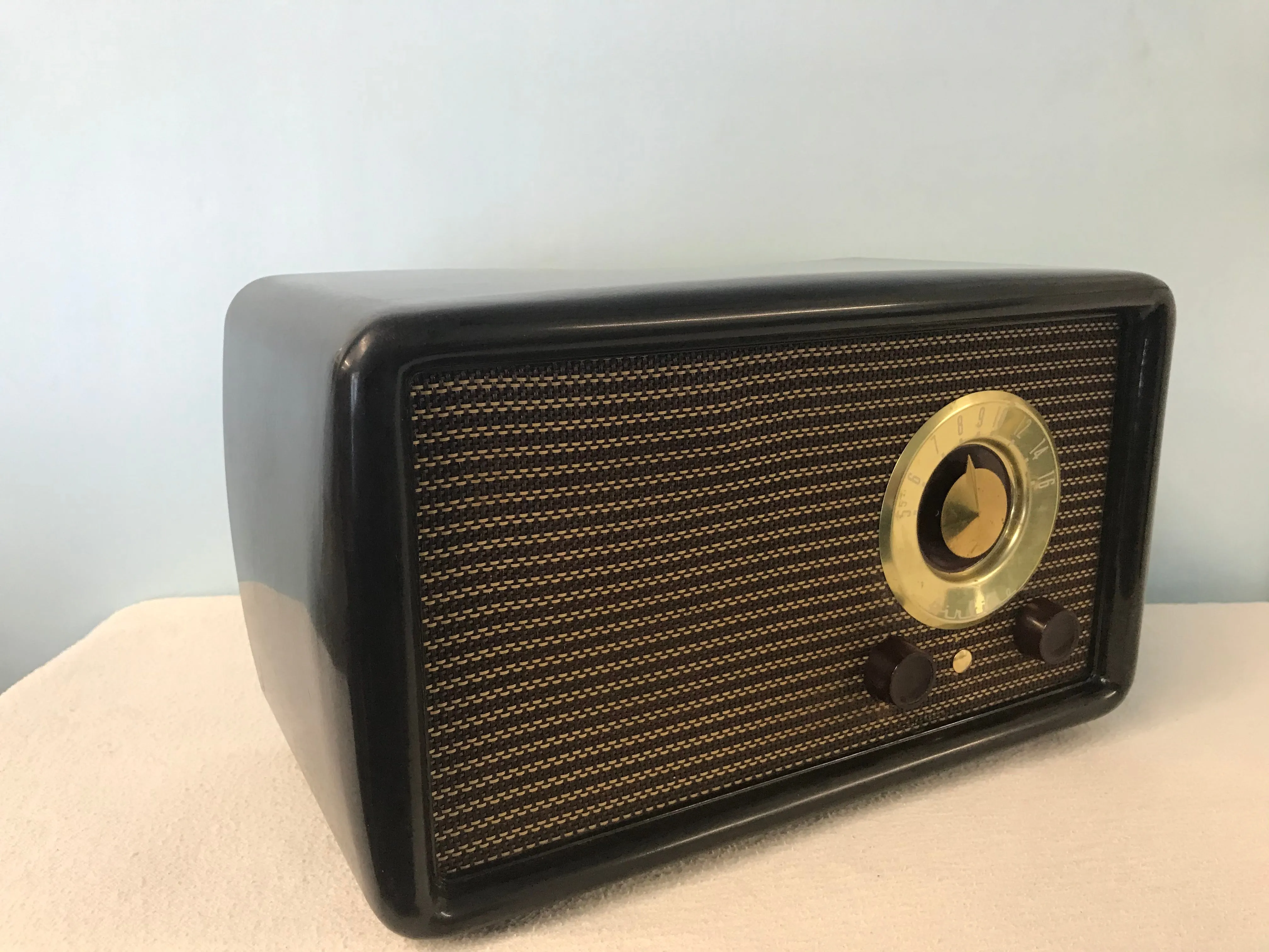 Airline 15-H Tube Radio With Bluetooth input.