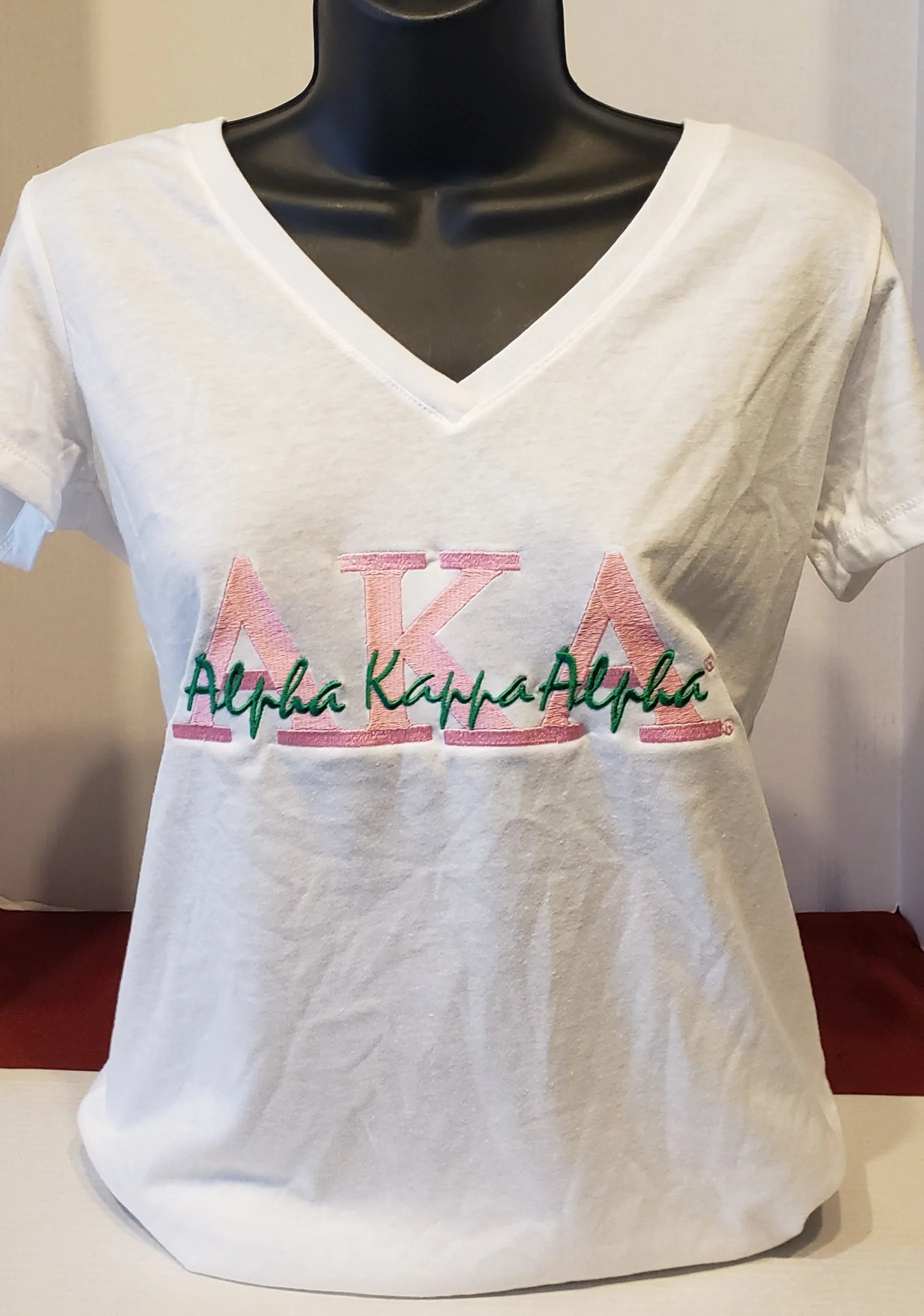 AKA (Script Letter)V-NECK TEE (Black)