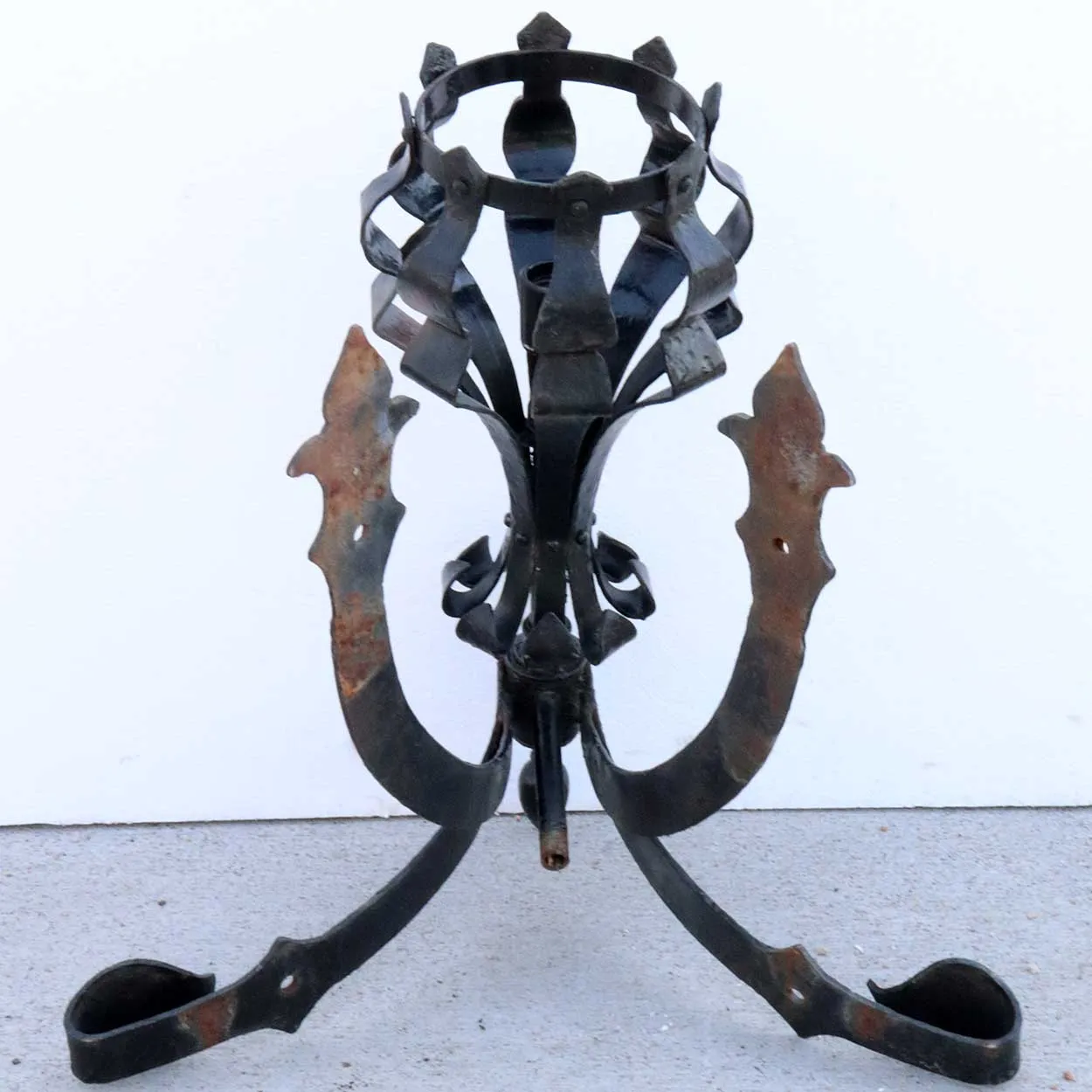 American Medieval Style Painted Wrought Iron One-Light Corner Wall Sconce