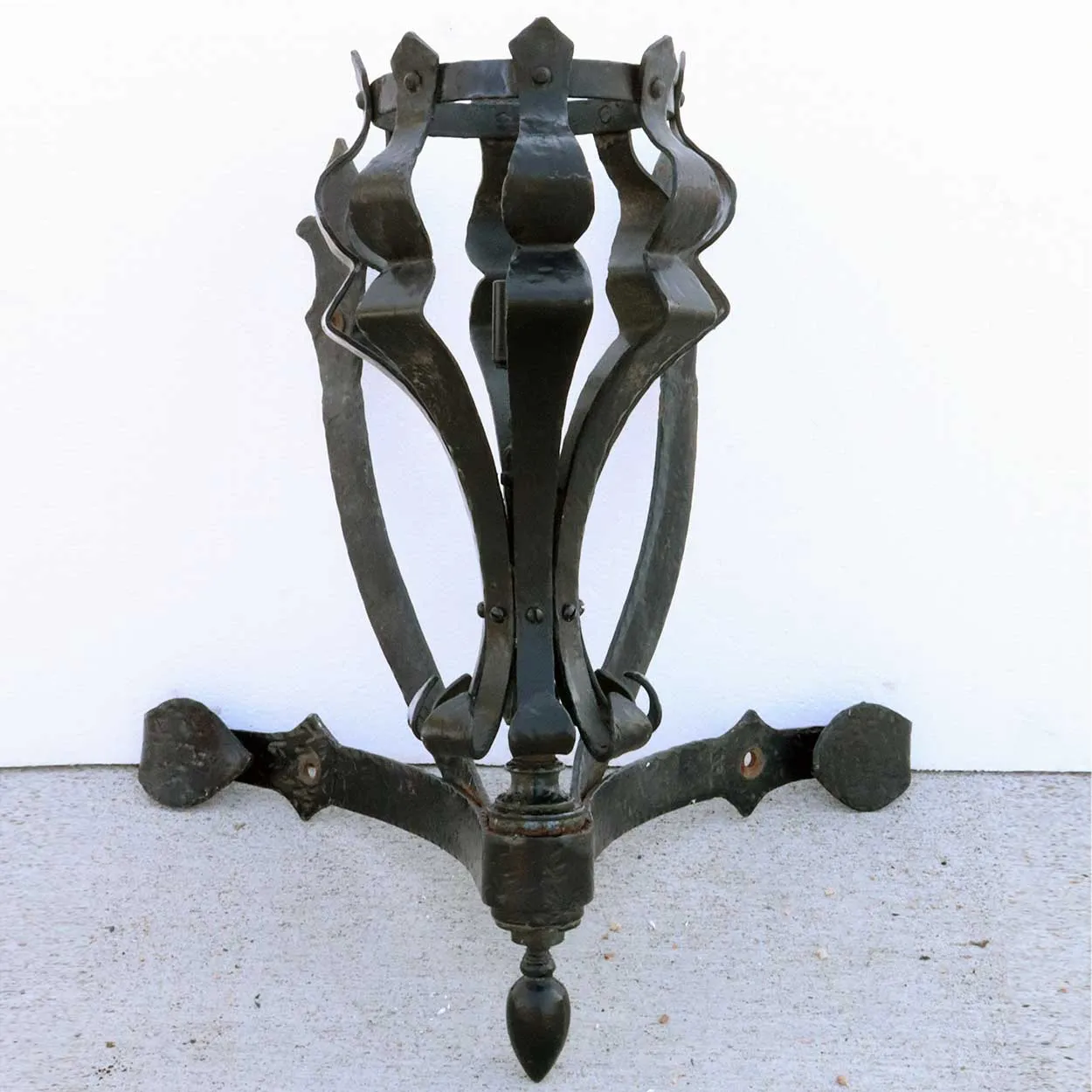 American Medieval Style Painted Wrought Iron One-Light Corner Wall Sconce