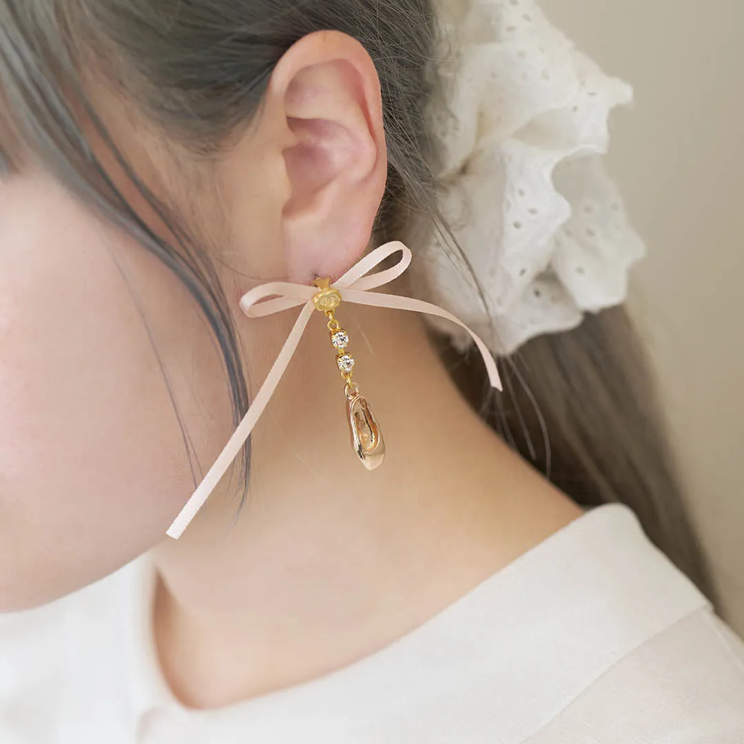 Ballerina Pointe Shoes Pierced Earrings (Pair)【Japan Jewelry】