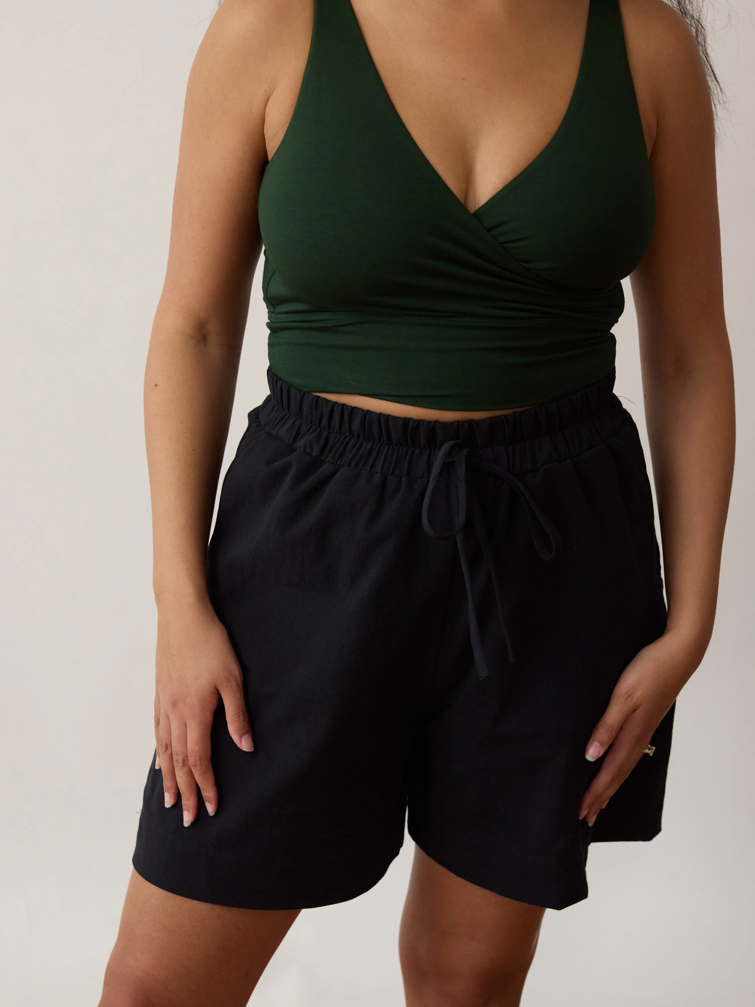 BLACK COTTON CREPE LYNN SHORT