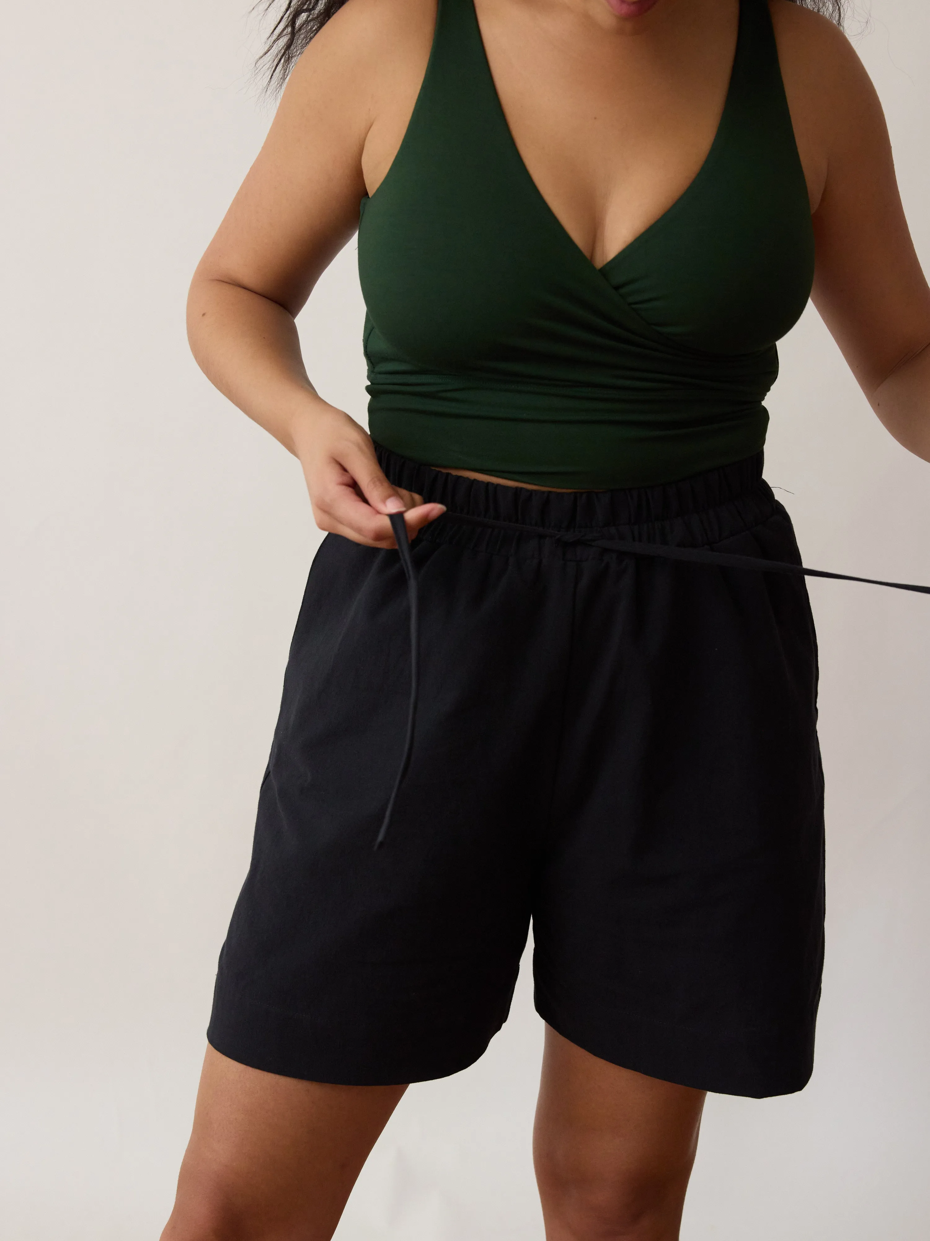 BLACK COTTON CREPE LYNN SHORT