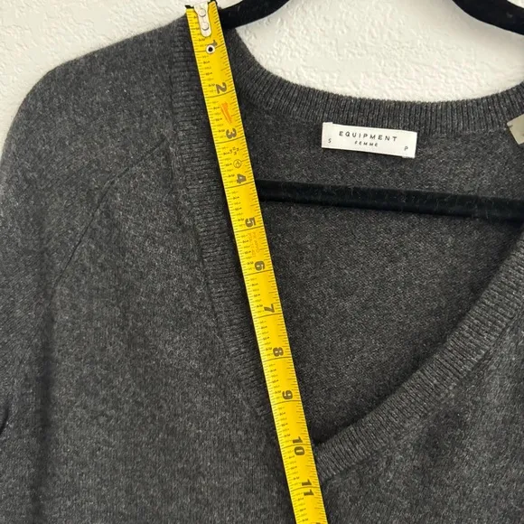 Equipment 100% Cashmere Gray Deep Crew Neck Sweater Relaxed Fit. Size S