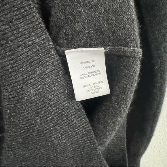 Equipment 100% Cashmere Gray Deep Crew Neck Sweater Relaxed Fit. Size S