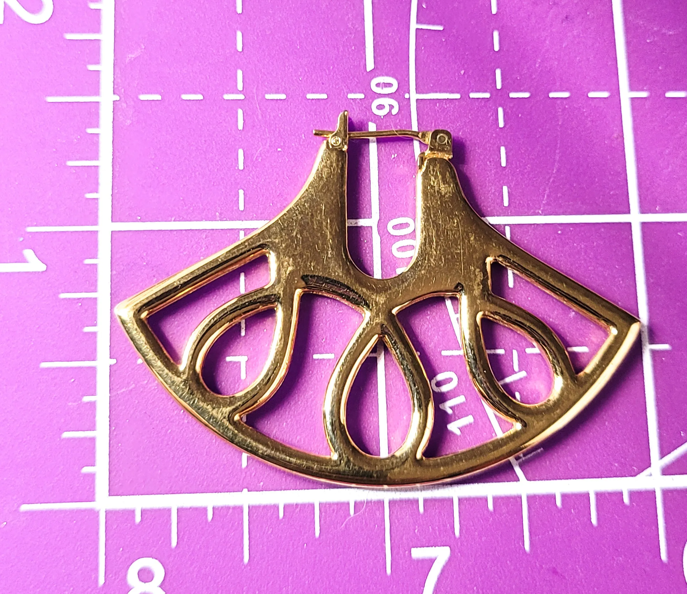 E.T. Etruscan gold toned fan hoop vintage signed earrings