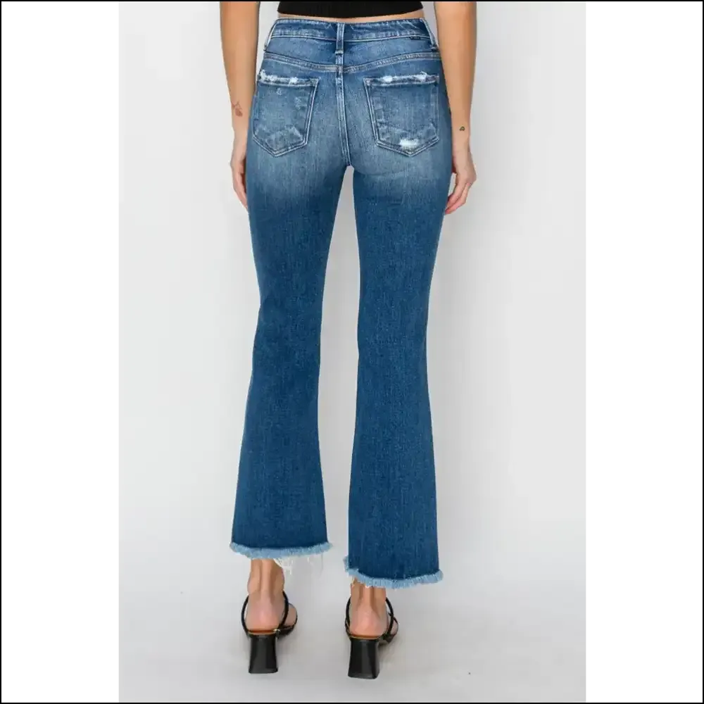 Frayed Step Hem Jeans: Because Graceful is so Last Season, Darling! 😏💃