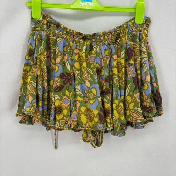 Free People Women’s Medium Floral Green Shorts Skort Ellie Mini