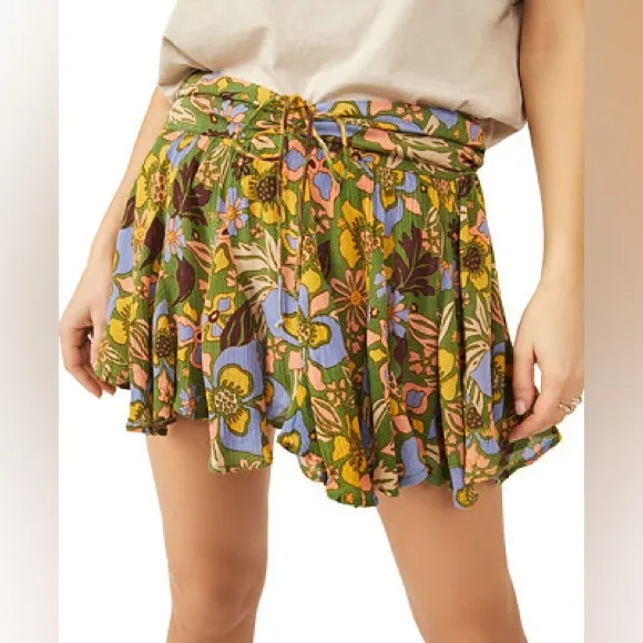 Free People Women’s Medium Floral Green Shorts Skort Ellie Mini