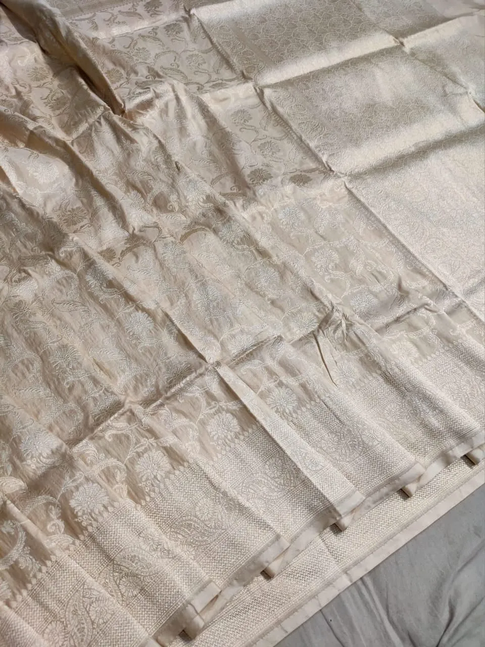 Gold Zari Banarasi Silk Saree with heavy pallu