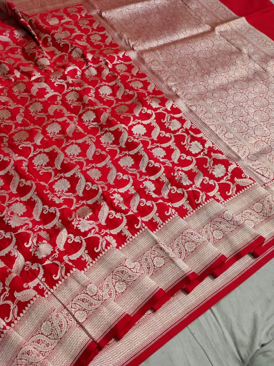 Gold Zari Banarasi Silk Saree with heavy pallu