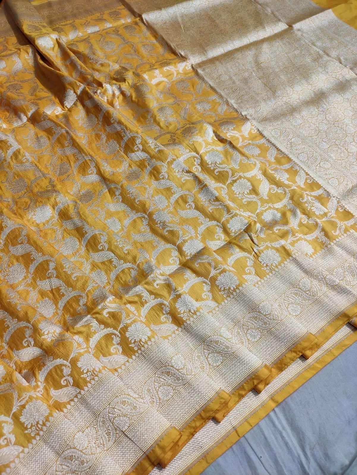 Gold Zari Banarasi Silk Saree with heavy pallu