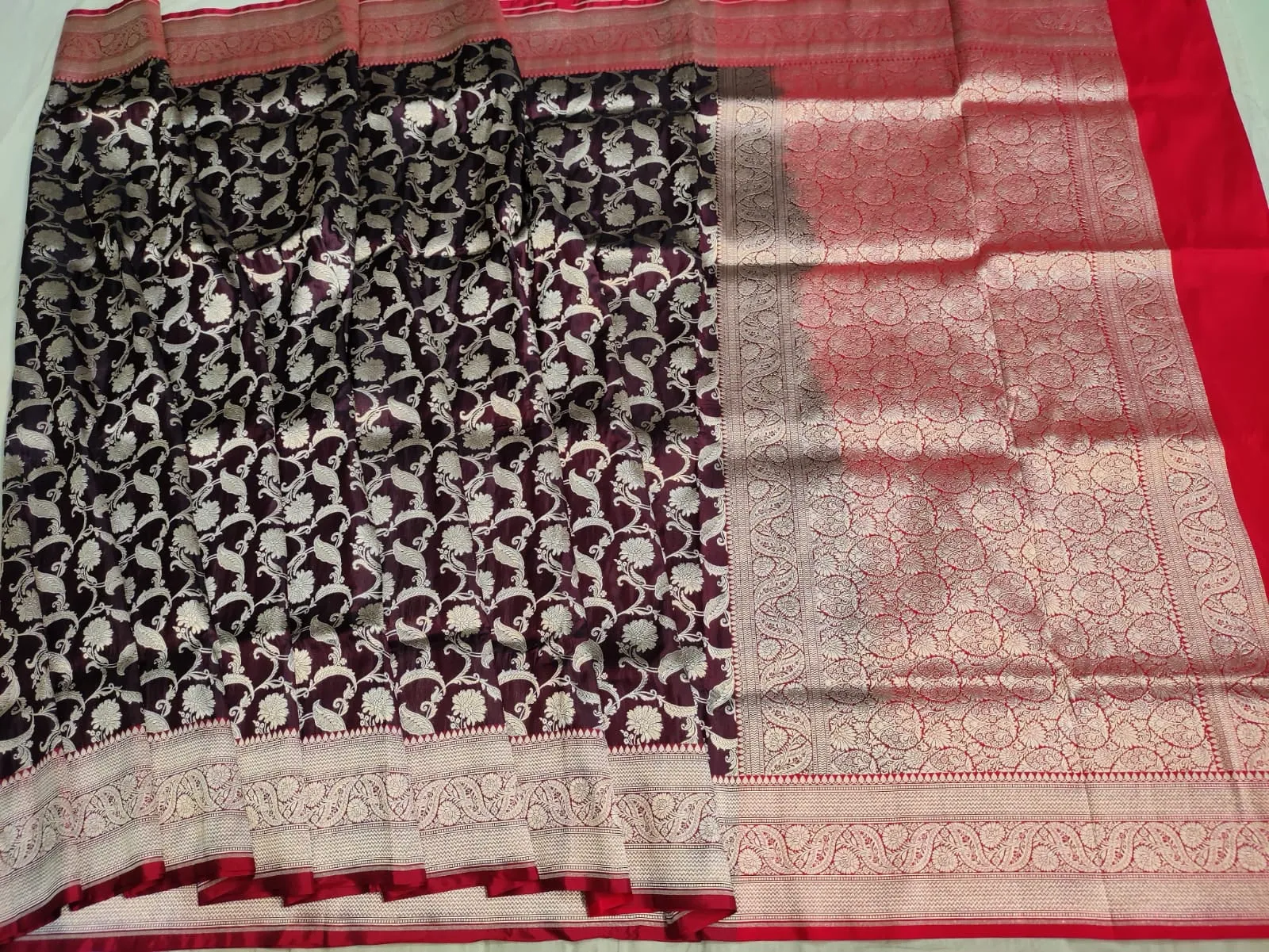 Gold Zari Banarasi Silk Saree with heavy pallu