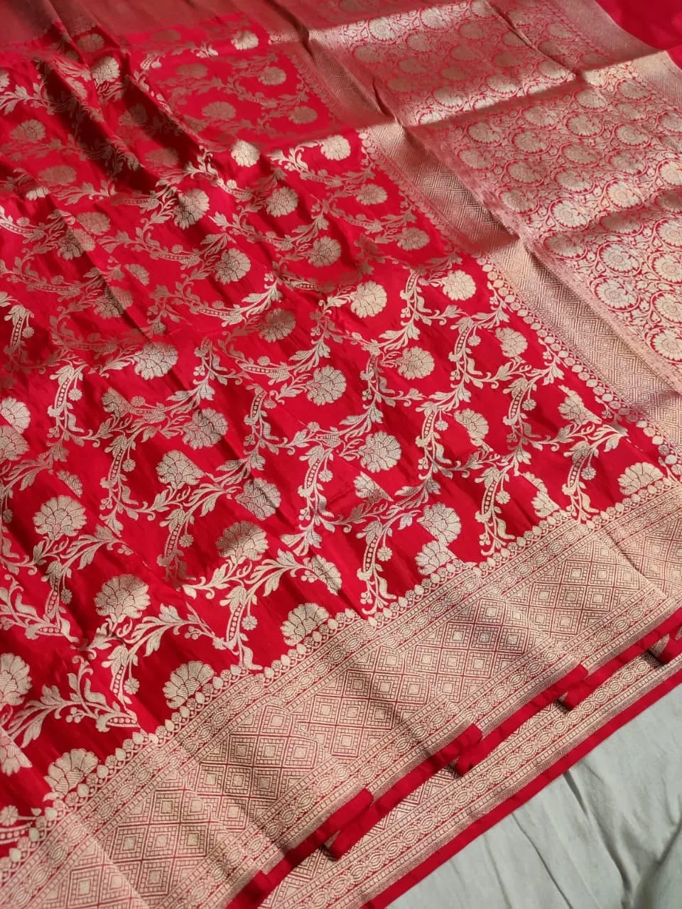 Gold Zari Banarasi Silk Saree with heavy pallu