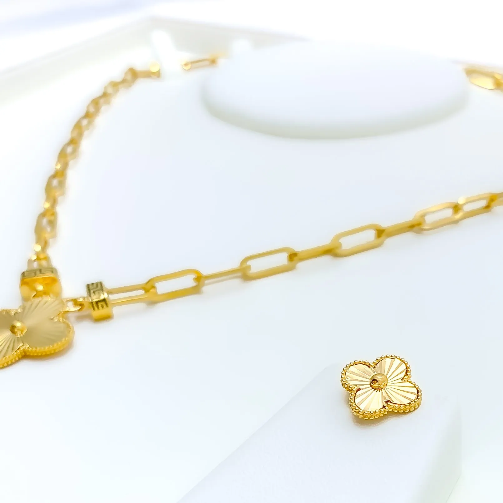 Graceful Delicate 5-Piece 21k Gold Clover Necklace Set