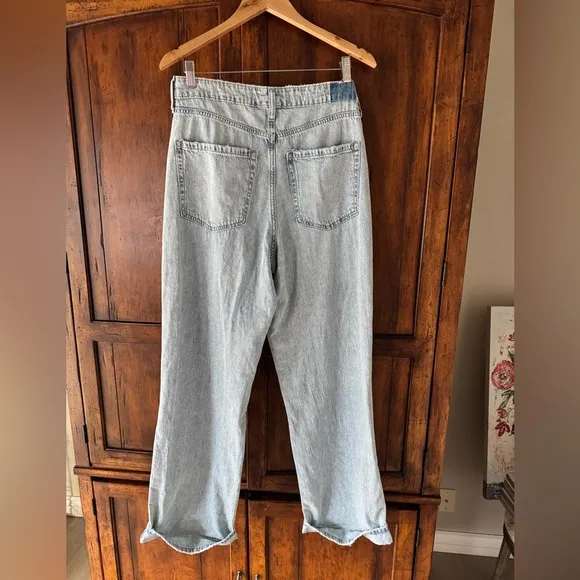 Hollister NWT | Ultra High-Rise Baggy Jean Light Blue | 10L