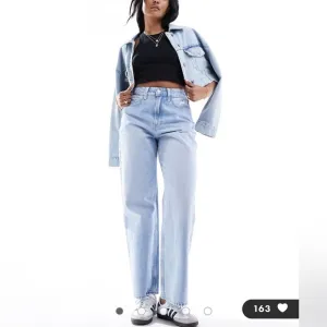 Hollister NWT | Ultra High-Rise Baggy Jean Light Blue | 10L