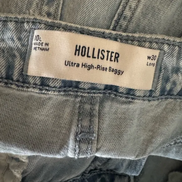 Hollister NWT | Ultra High-Rise Baggy Jean Light Blue | 10L
