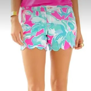 Lilly Pulitzer The Buttercup Scallop Shorts in Size 2