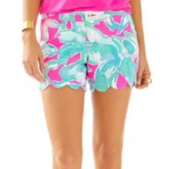 Lilly Pulitzer The Buttercup Scallop Shorts in Size 2