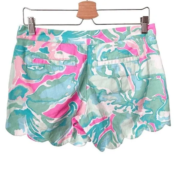 Lilly Pulitzer The Buttercup Scallop Shorts in Size 2