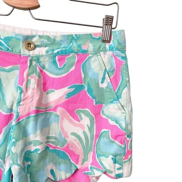 Lilly Pulitzer The Buttercup Scallop Shorts in Size 2