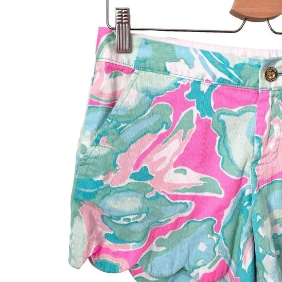 Lilly Pulitzer The Buttercup Scallop Shorts in Size 2