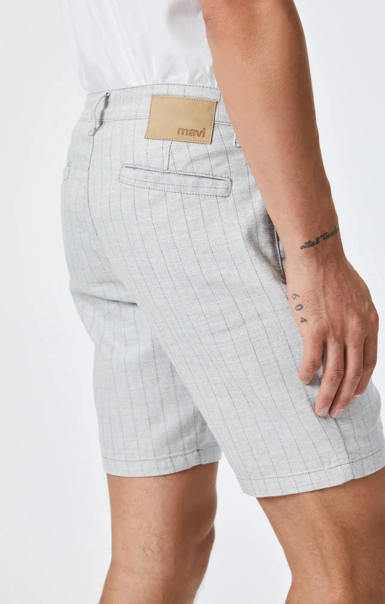 Noah 9" inseam Shorts | Grey Linen Stripe