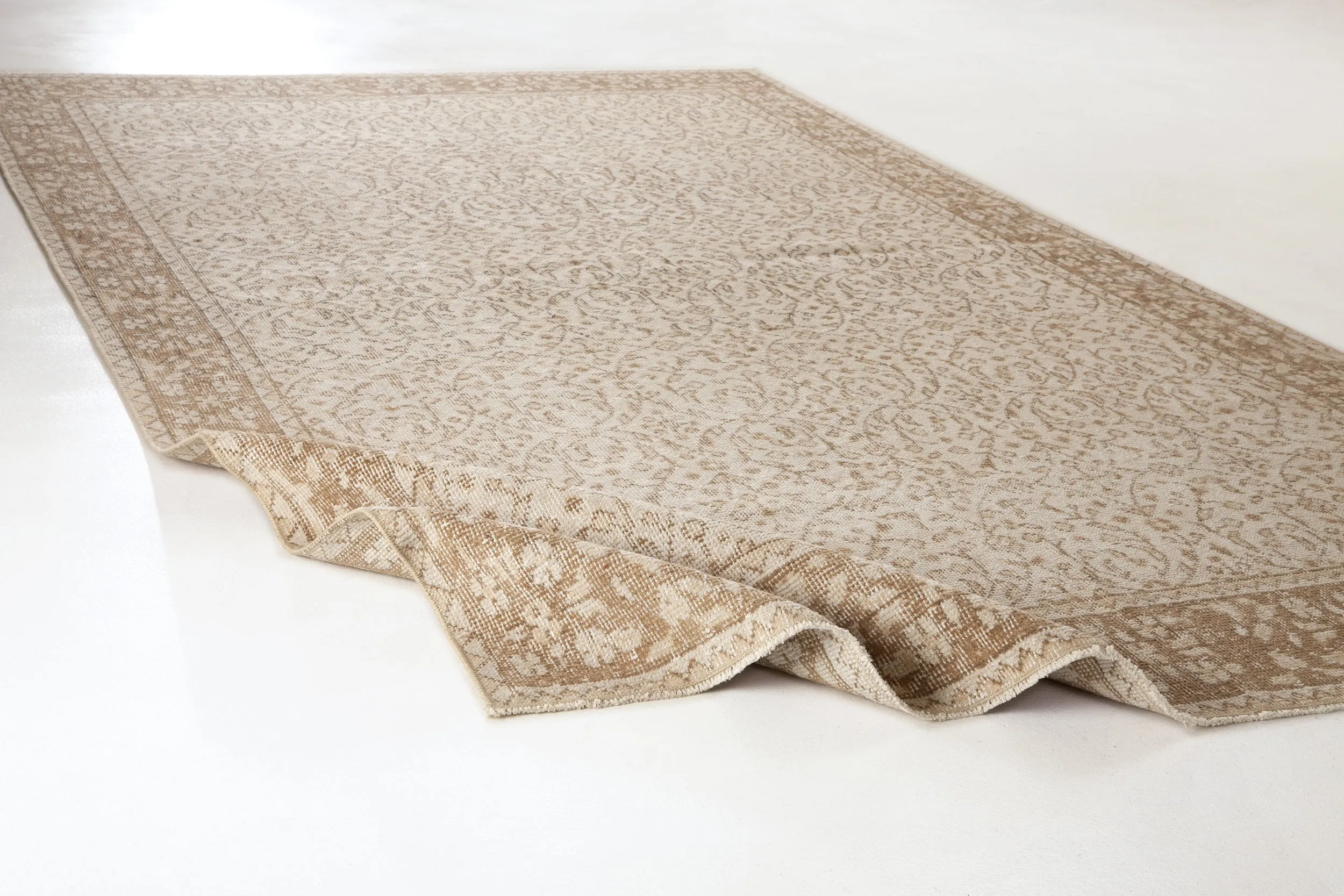 Retro Design Beige Over Dyed Vintage Rug 5'3'' x 8'8'' ft 160 x 264 cm