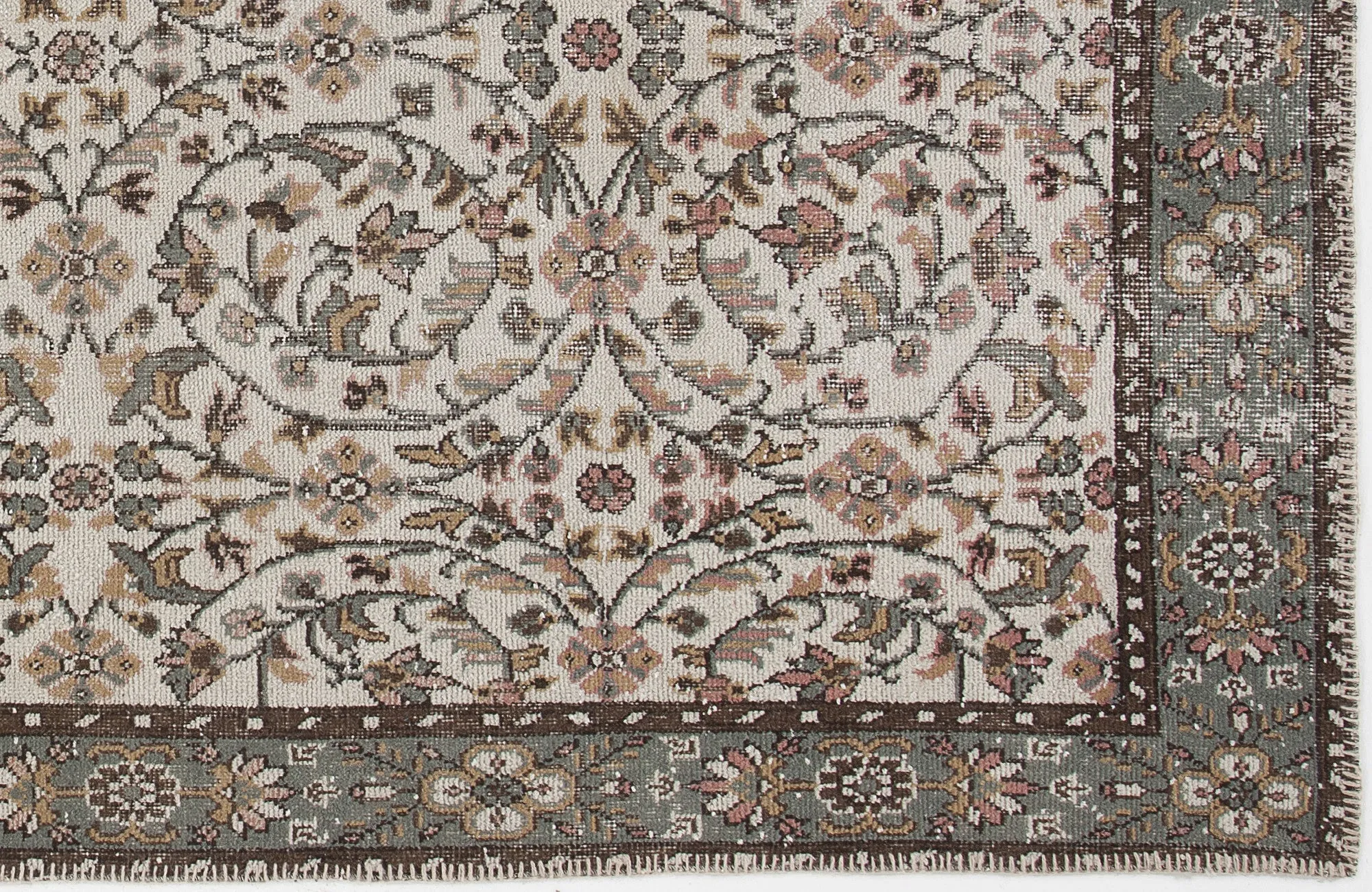 Retro Design Beige Over Dyed Vintage Rug 5'7'' x 9'8'' ft 170 x 294 cm