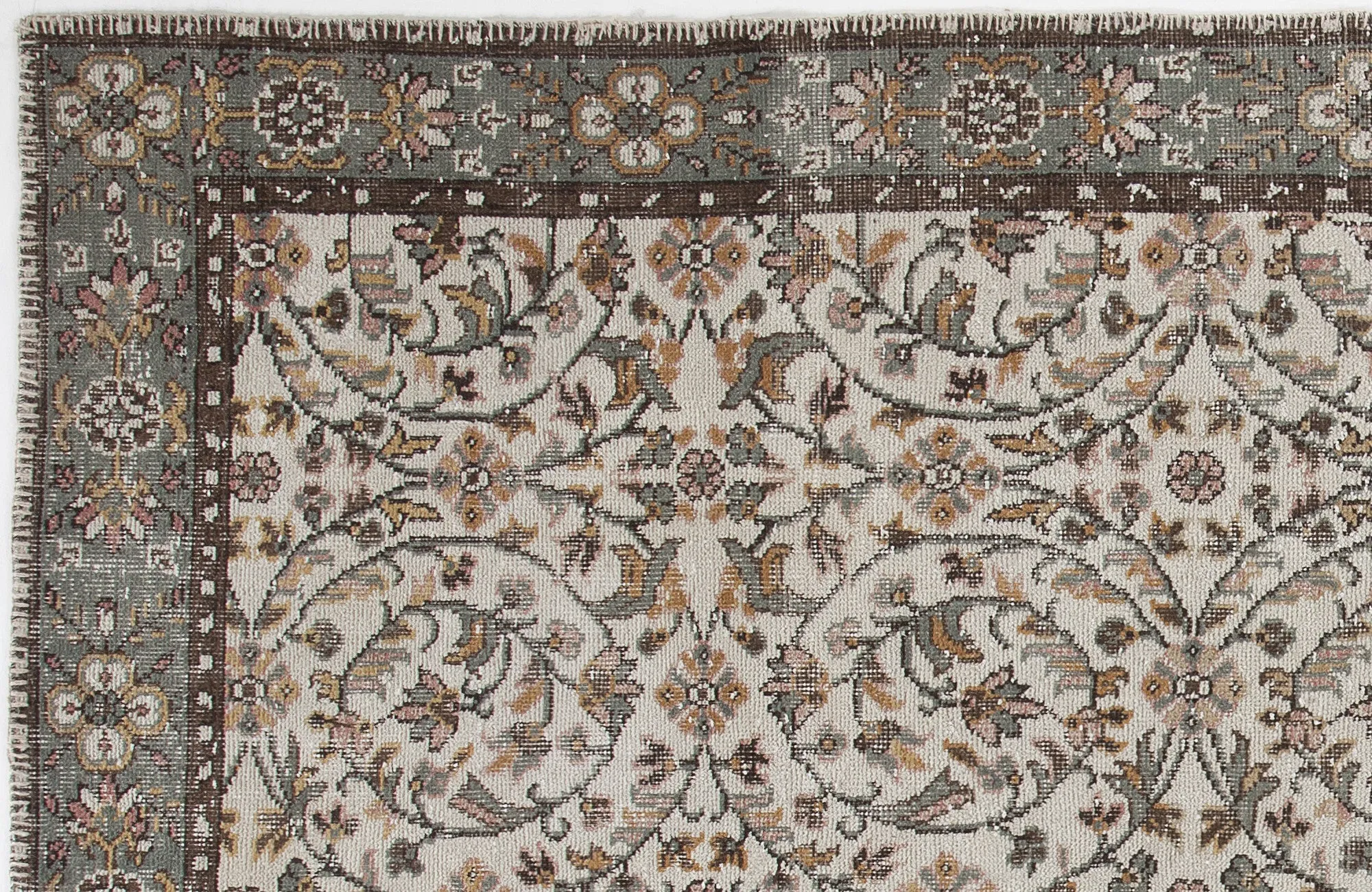 Retro Design Beige Over Dyed Vintage Rug 5'7'' x 9'8'' ft 170 x 294 cm