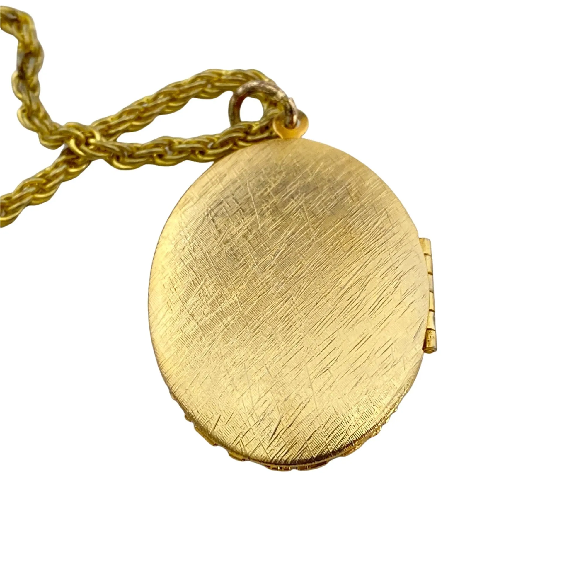 Vintage Etched Filigree Oval Locket Pendant Necklace