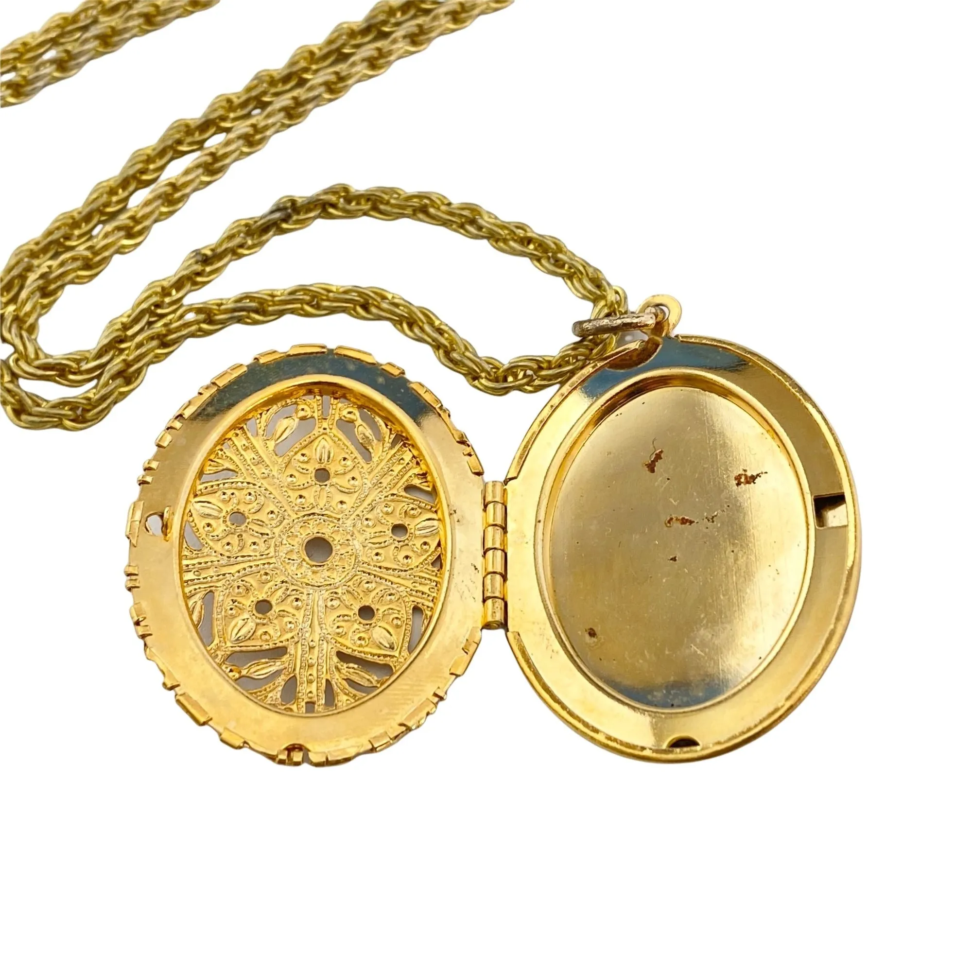 Vintage Etched Filigree Oval Locket Pendant Necklace