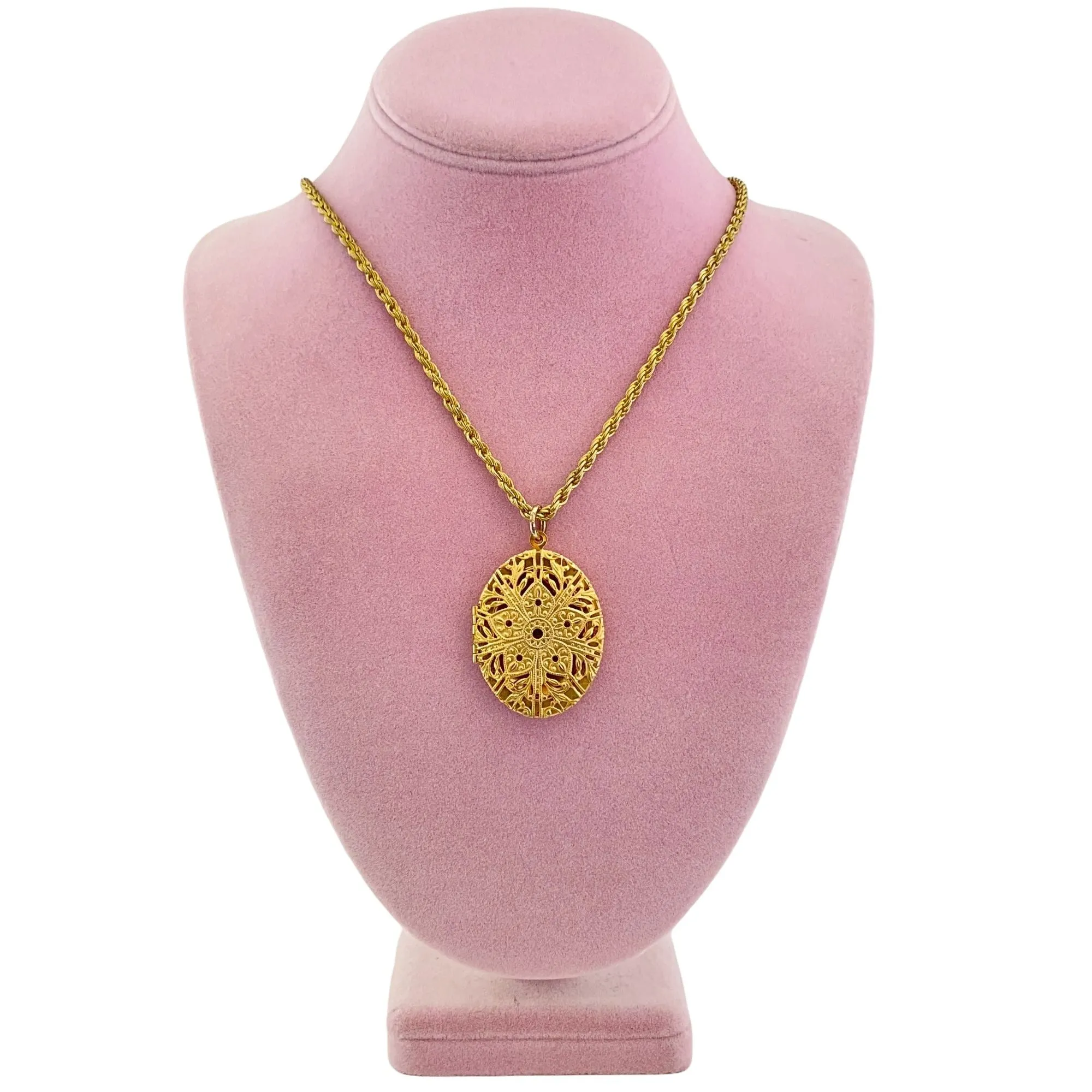 Vintage Etched Filigree Oval Locket Pendant Necklace
